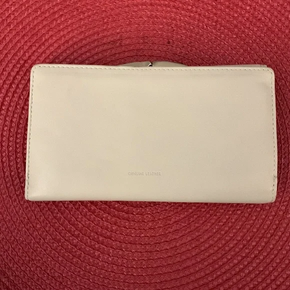 Off-White / Light Beige Genuine Leather Wallet - Picture 6 of 14